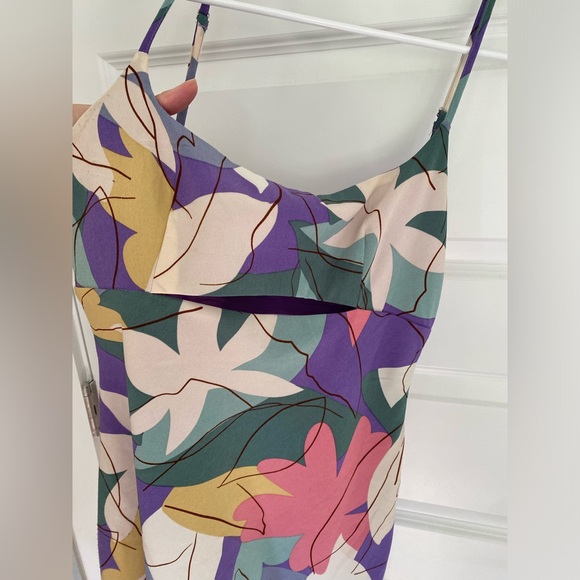 Le Lis Bust Cut-Out Mini Dress - Picture 4 of 8